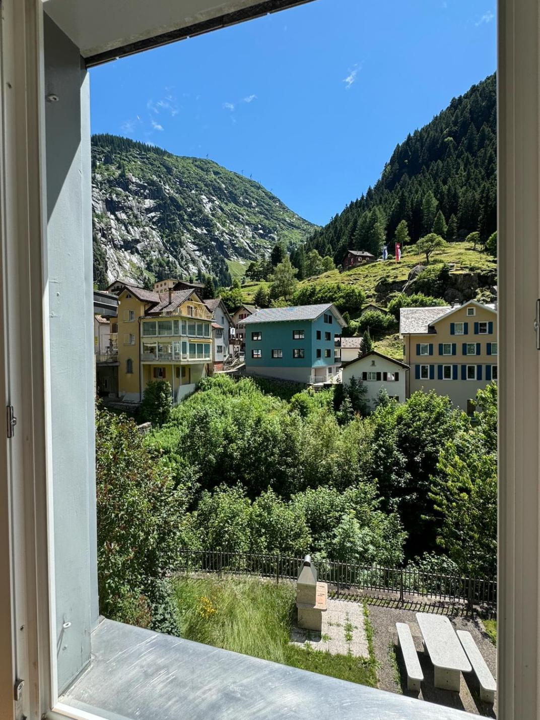 Alpine Haus Apartment Goschenen Ngoại thất bức ảnh