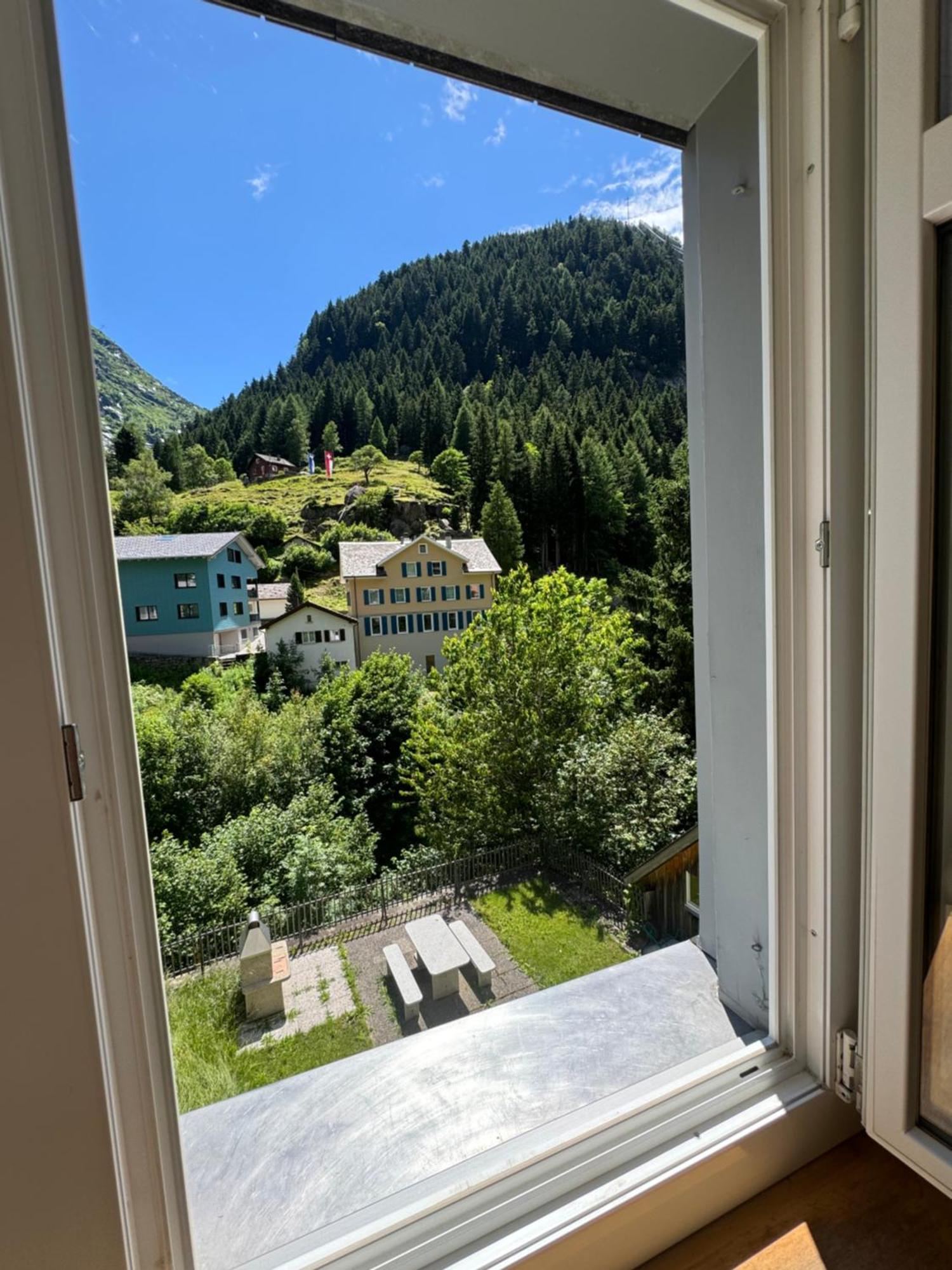 Alpine Haus Apartment Goschenen Ngoại thất bức ảnh